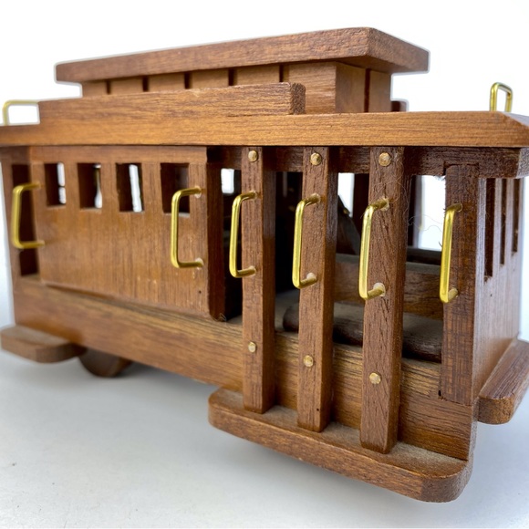 San Francisco trolley car music box, vintage wooden cable car ornament - Picture 4 of 10